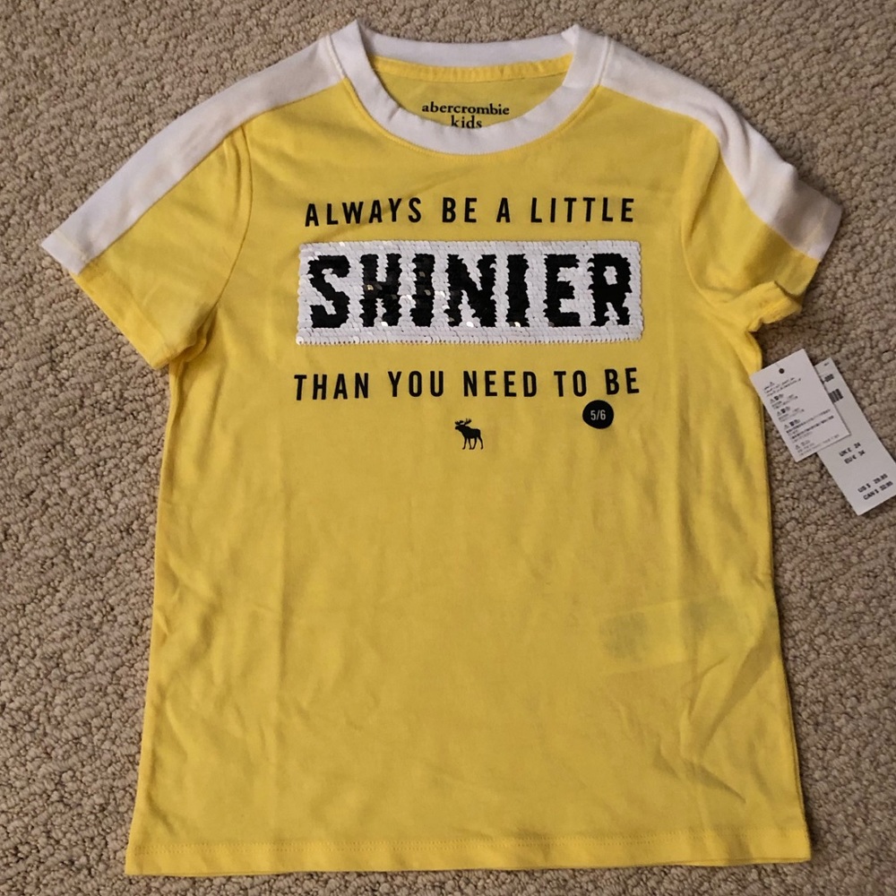 NWT Girl’s sequins tee